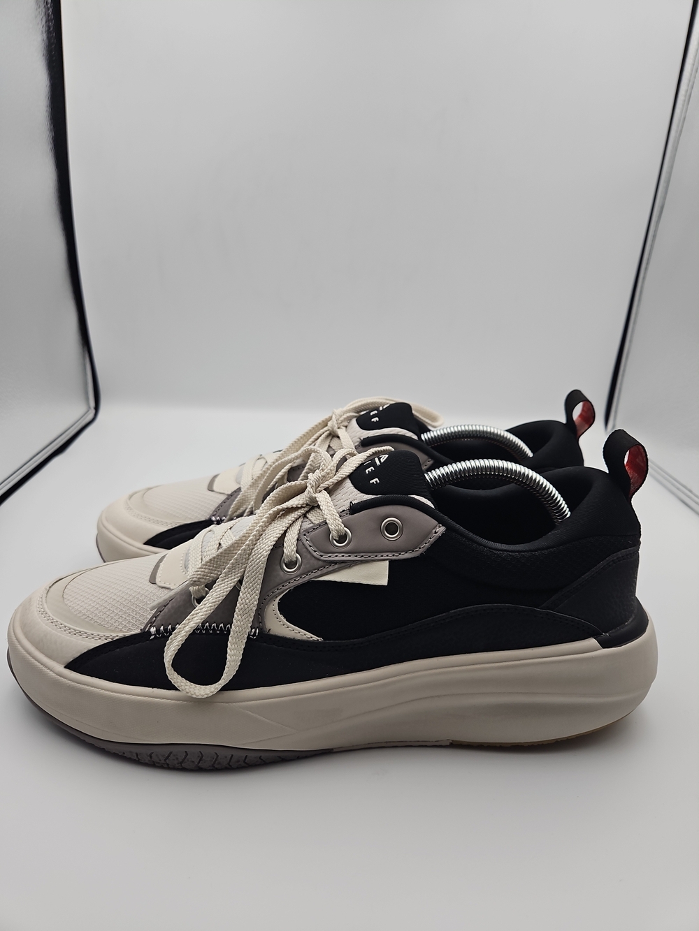 Reef Men's Black and Cream Sneakers With Bottle Opener